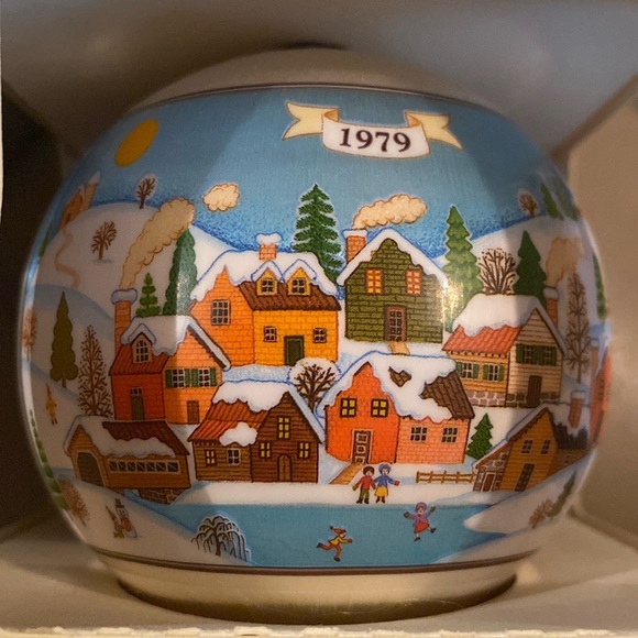 Vintage Christmas hallmark ornament 1979 “the love filled home” - Picture 2 of 7